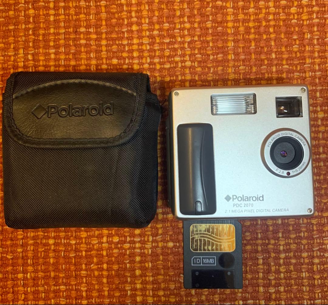 完動品　Polaroid PDC 2070 デジタルカメラ 2.1メガピクセル