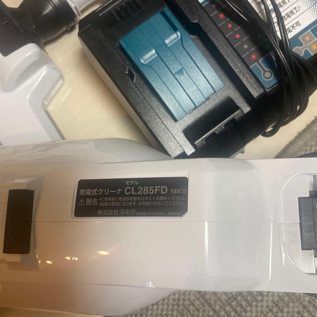 マキタ　充電式クリーナ　CL285FD