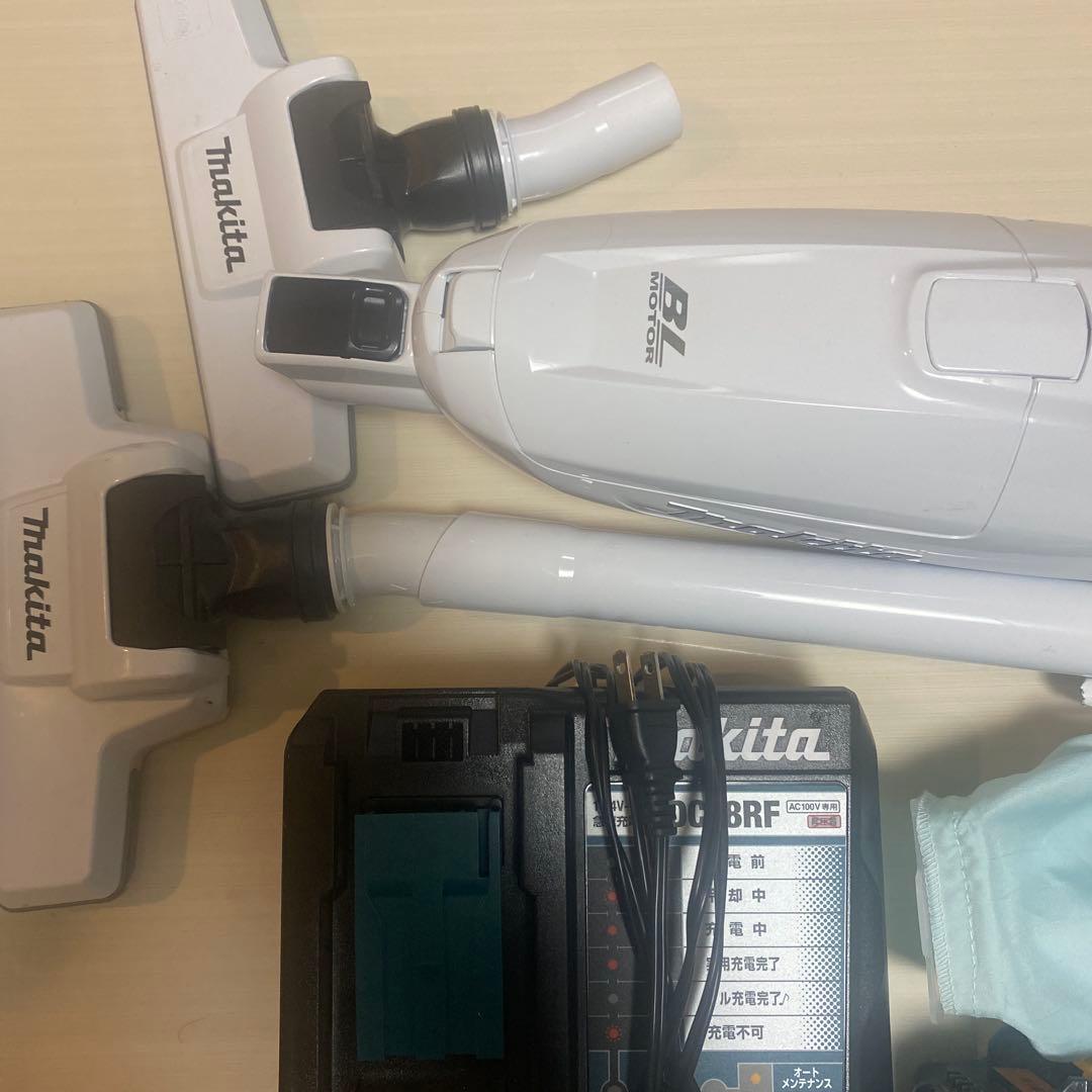 マキタ　充電式クリーナ　CL285FD