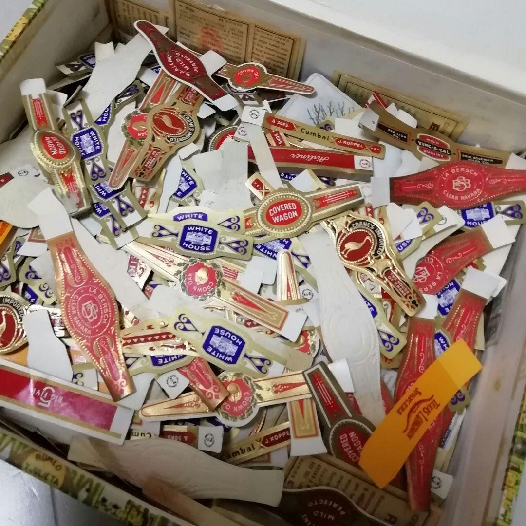 葉巻の木箱にいっぱいのシガレットカード他♡　ビンテージ海外紙モノ