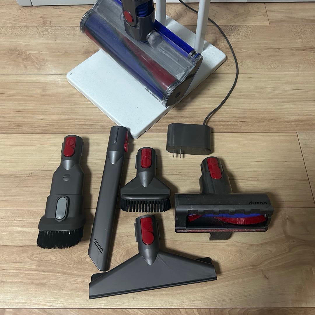 山*P様 【即使用可】【dyson】コードレス掃除機本体＋アタッチメント＋スタン