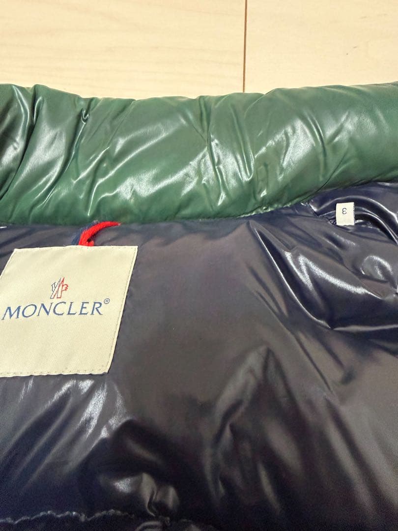 ル*〜様 MONCLER グリーン ショートダウンジャケット