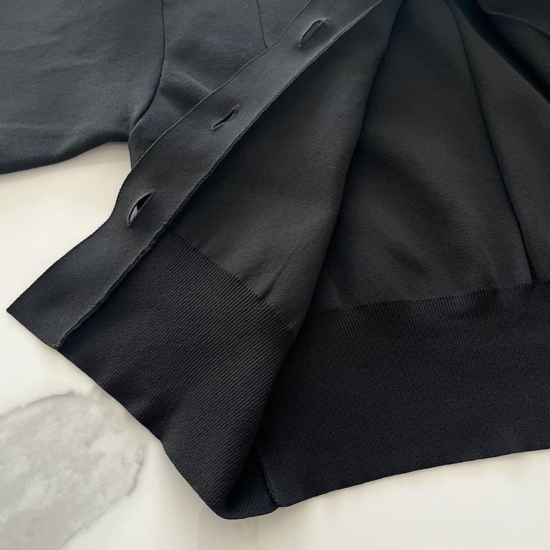 アダムエロペ　シャツ襟付きカーディガン　ブラック　金ボタン　長袖　クルーネック黒