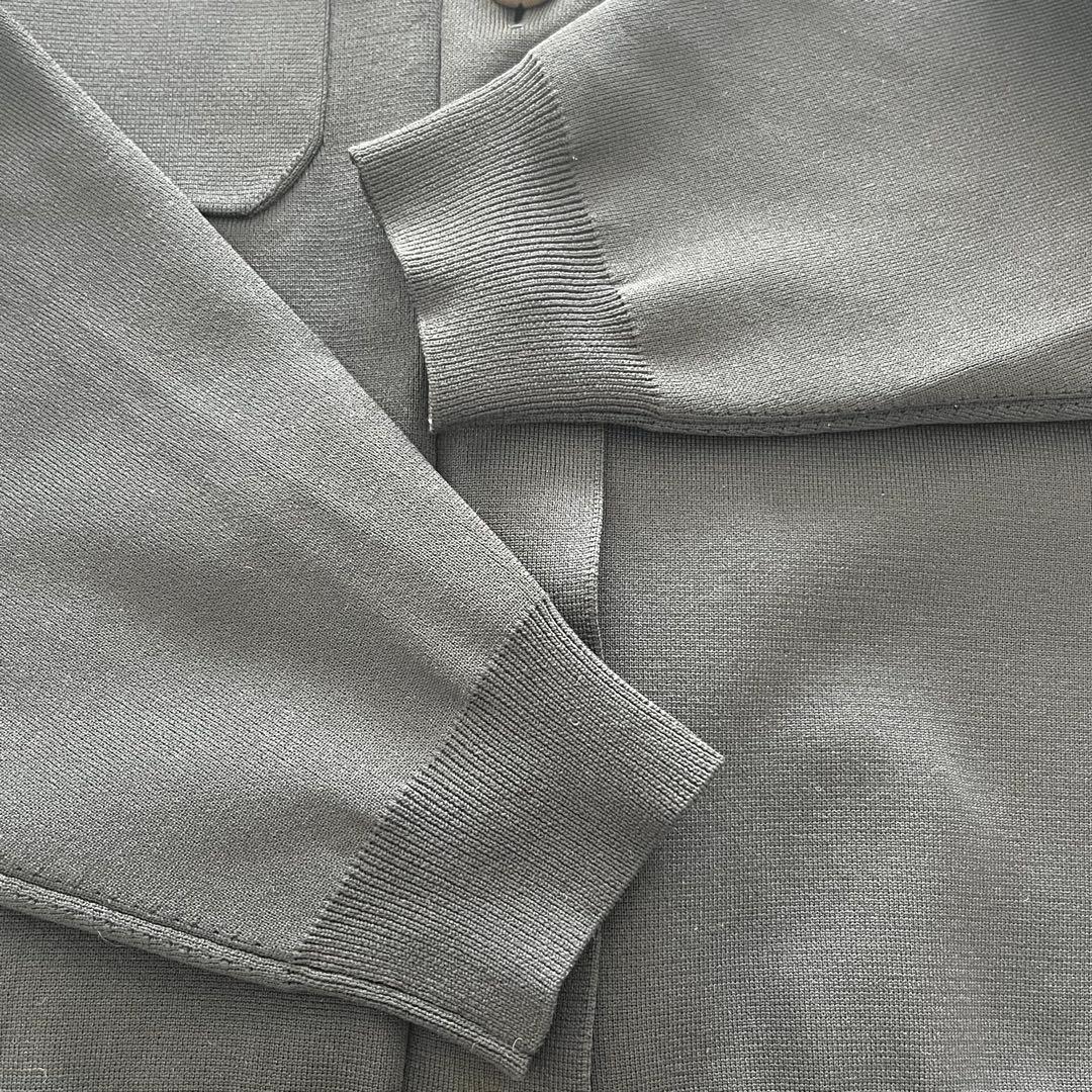 アダムエロペ　シャツ襟付きカーディガン　ブラック　金ボタン　長袖　クルーネック黒