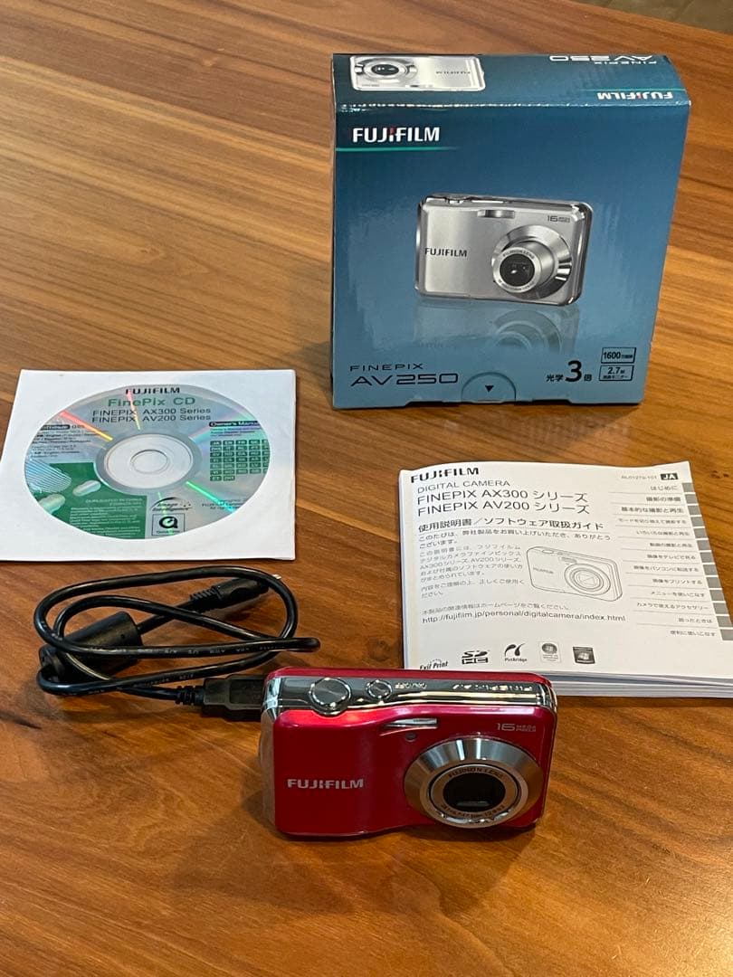 Fujifilm FinePix AV250 レッド　デジタルカメラ　単三電池