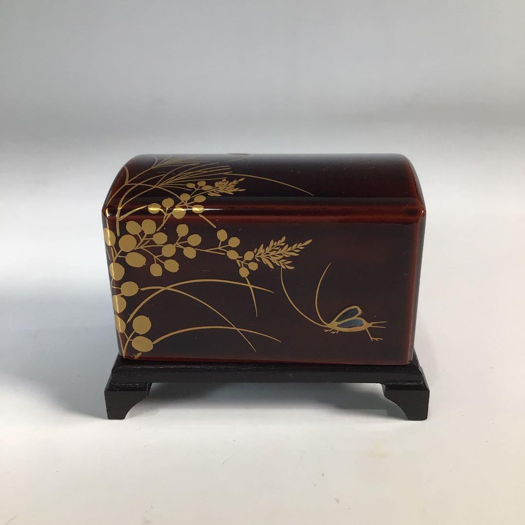 Ｎ１０００　香合　『道場宗廣作』『溜塗』『虫草蒔絵』『虫籠香合』　共箱　茶道具