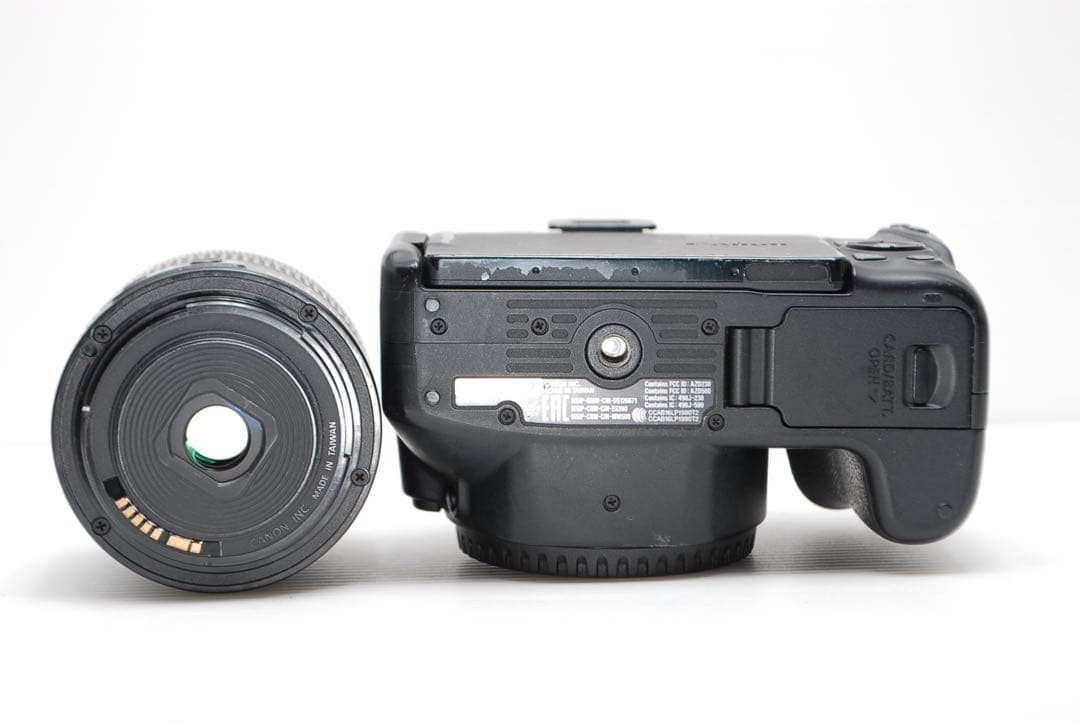 ✨手ぶれ補正付きで初心者安心✨Canon kiss X9 軽量モデル 美品