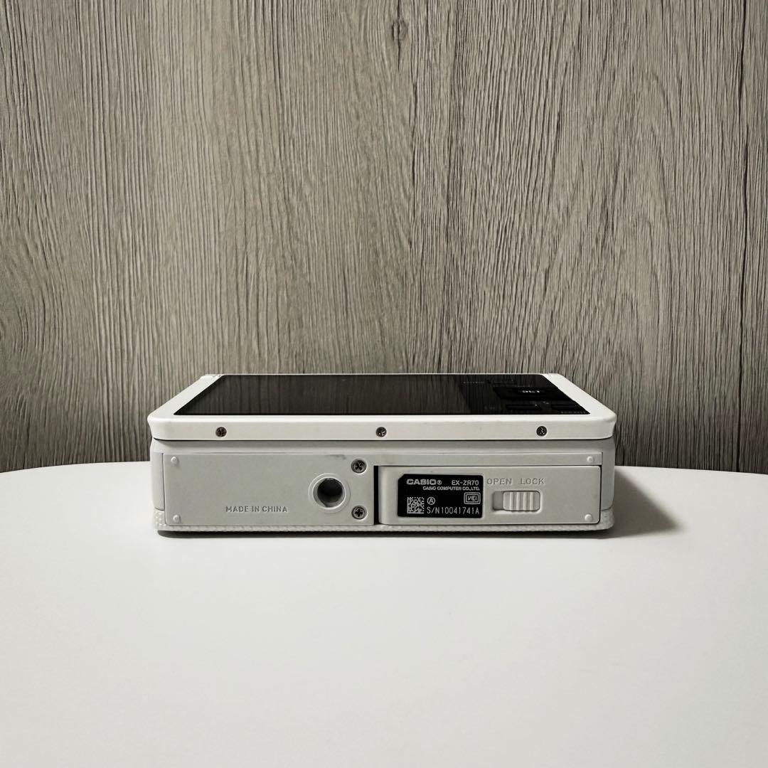 CASIO EXILIM EX-ZR70コンパクトデジタルカメラ ホワイト
