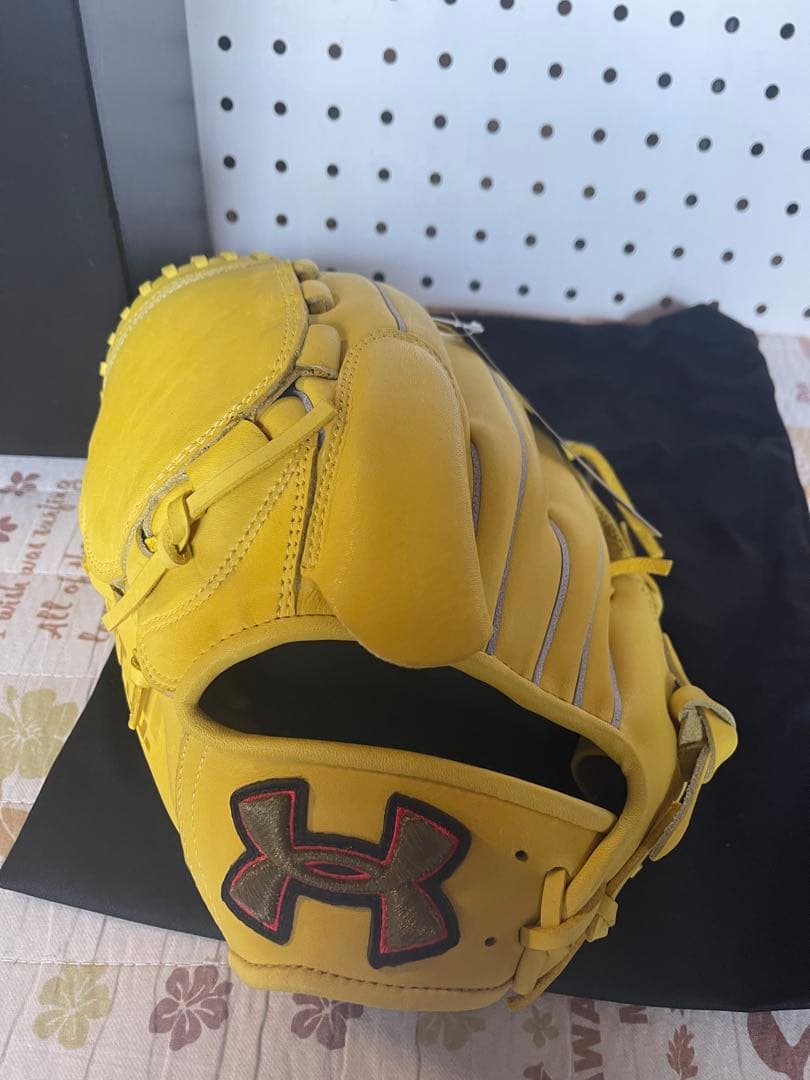 UNDER ARMOUR 軟式グローブ CB8041 イエロー