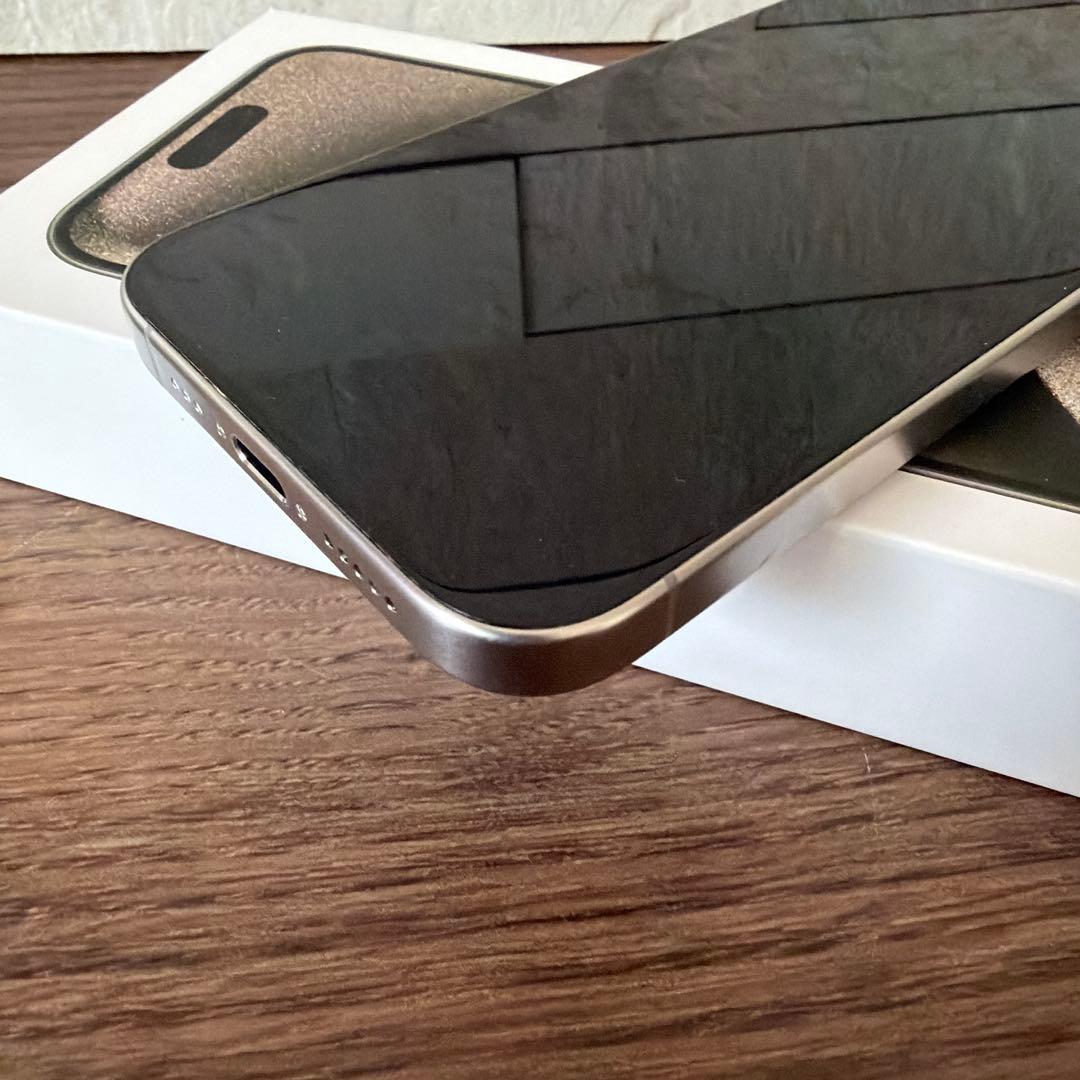 iPhone 15 Pro 本体 ナチュラルチタニウム　256GB