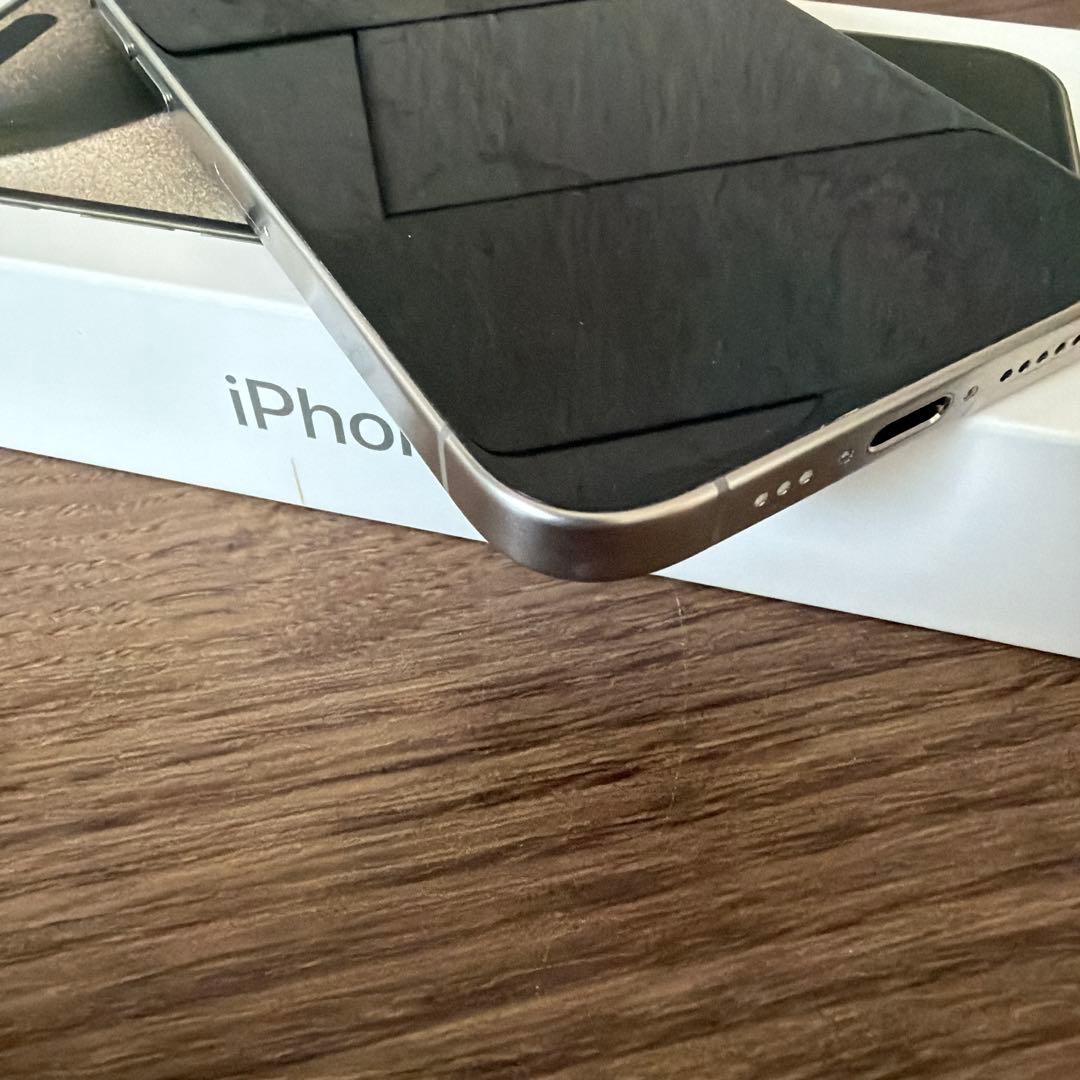 iPhone 15 Pro 本体 ナチュラルチタニウム　256GB