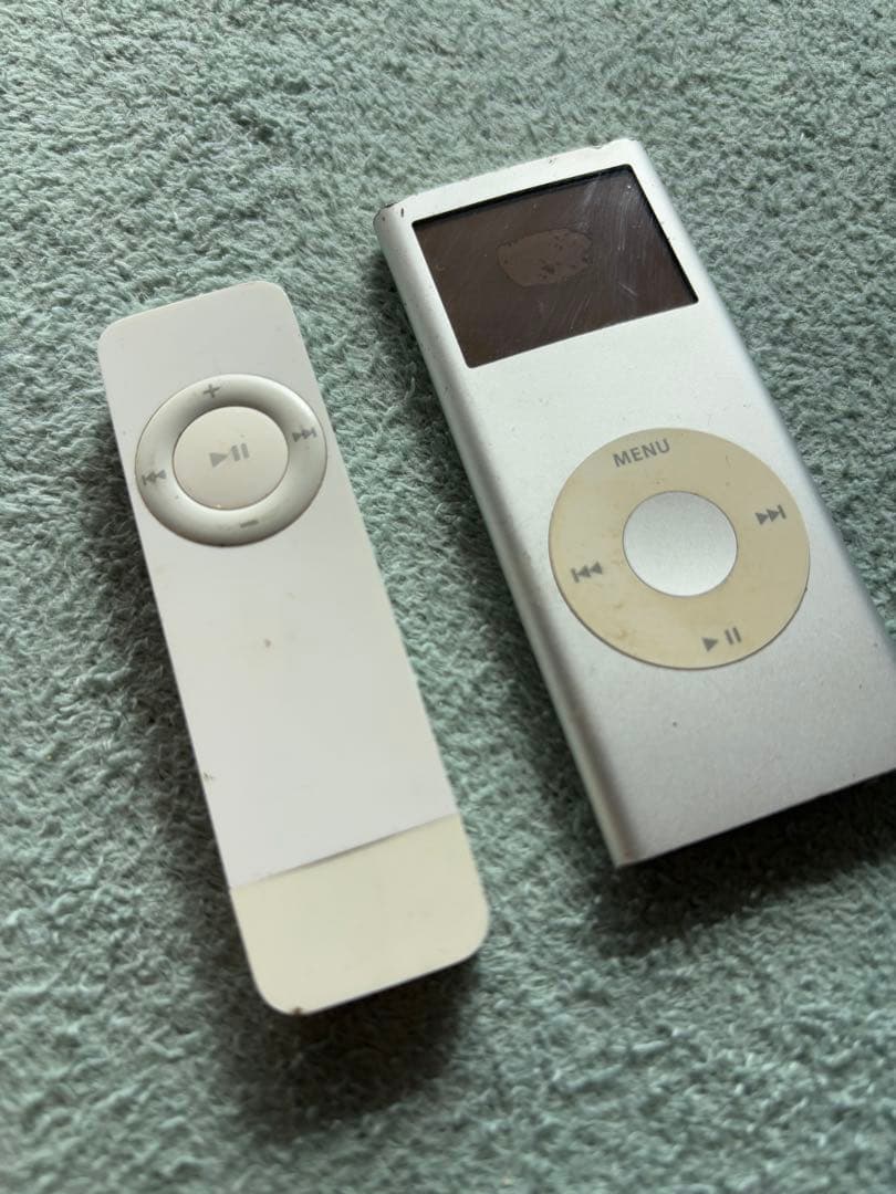 iPod Shuffle ホワイト & iPod Nano シルバー