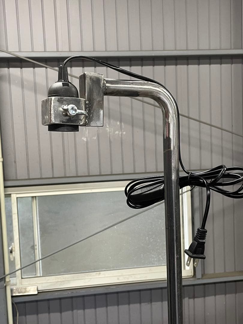 1台現品　塗装前完成品　ミニ植物棚　ライト特別使用。電源用ライトソケット付き。