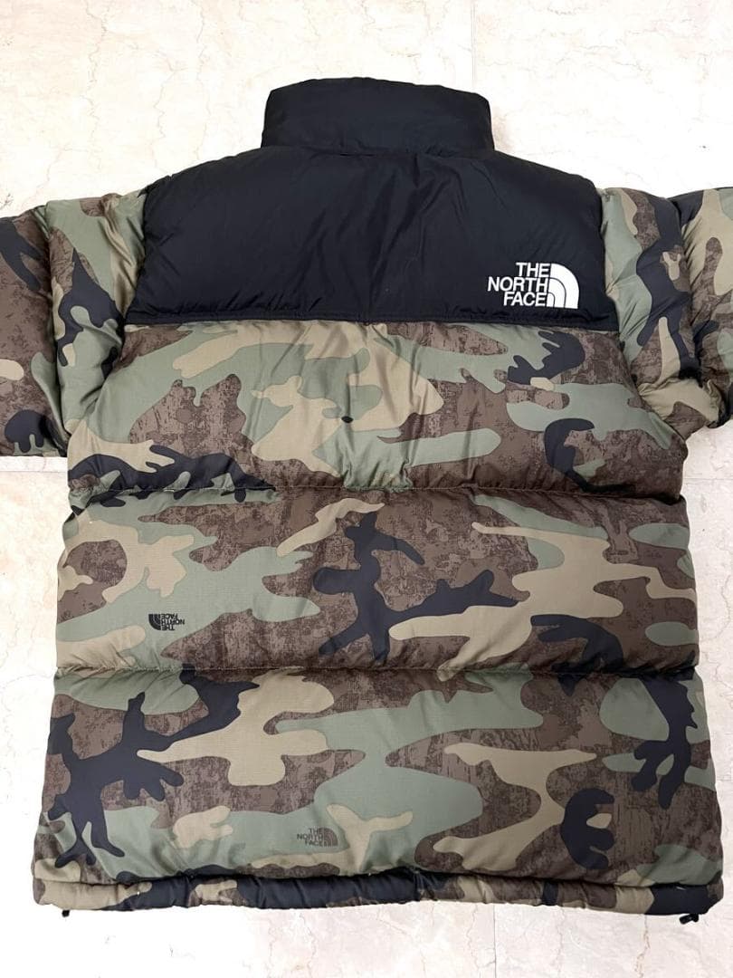 ノースフェイス ヌプシ ダウンジャケット 黒/迷彩 カモフラ