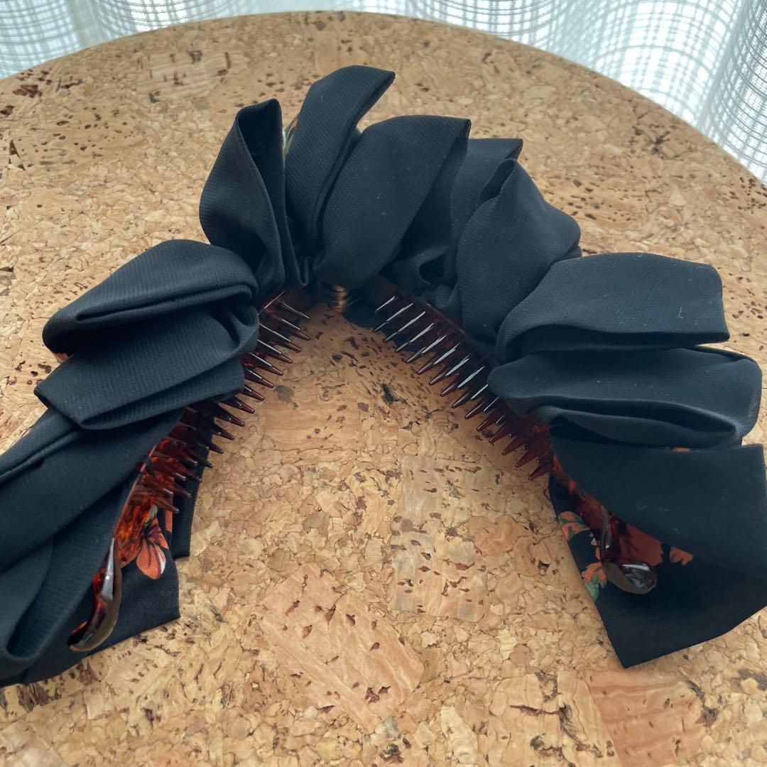 アンジェブルーム Ange Bloom バナナクリップ　 花柄とネイビーの２つ