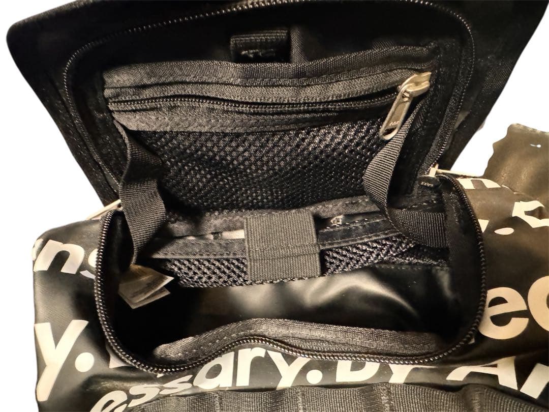 Supreme north faceトラベルポーチ