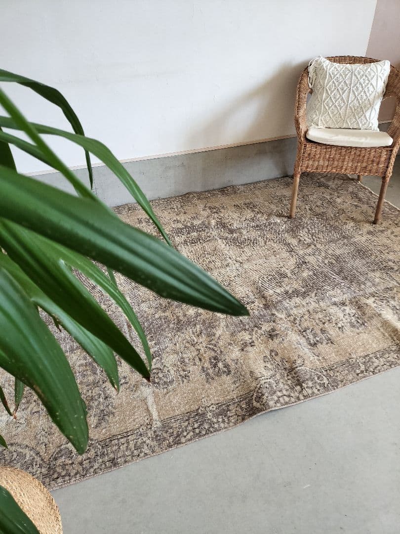 シャビーグレーとベージュ　ヴィンテージトルコラグ　石田ゆり子さんNo.673