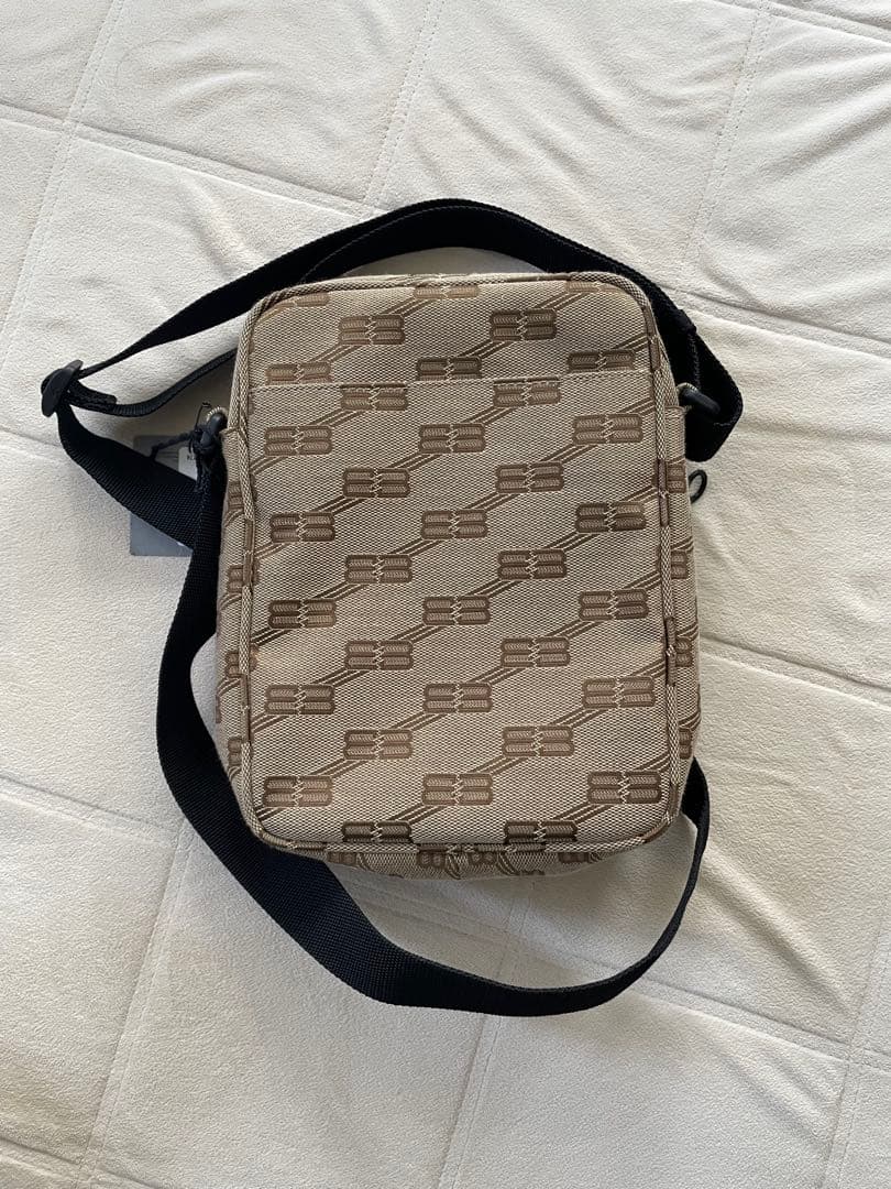 BALENCIAGA メッセンジャーバッグ /クロスボディバッグ BBモノグラム
