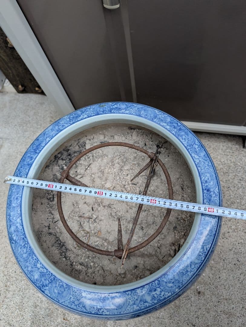 龍神火鉢染付青白い陶器製火鉢 約30cm