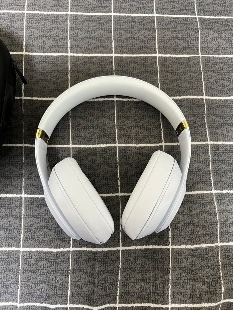 ヘッドフォンで