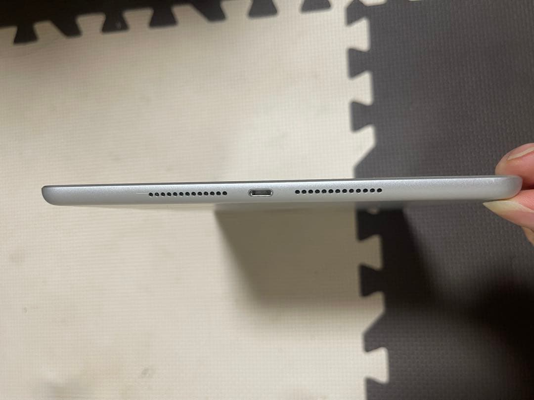 Apple iPad 第７世代32GBシルバー 本体