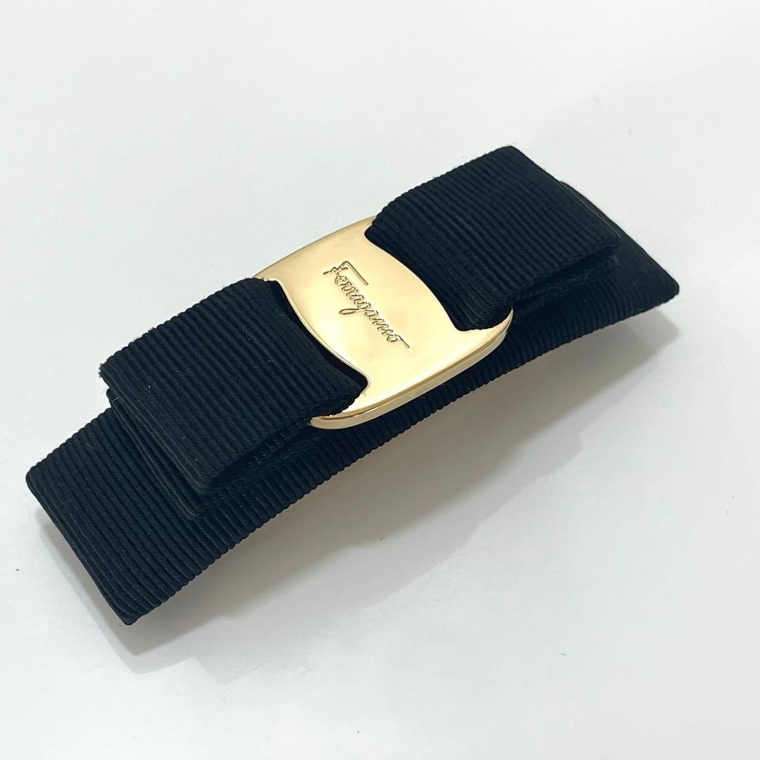 【美品・箱付き】フェラガモ ヴァラリボン バレッタ ブラック ゴールド金具