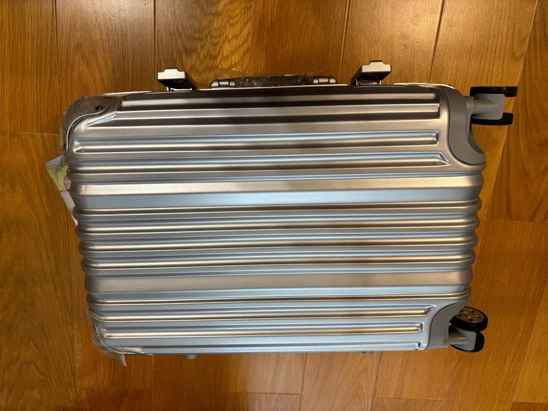 Travelhouse シルバー キャリーケース 中型