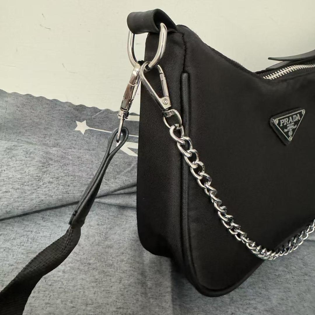 PRADA ブラック ショルダーバッグ@2