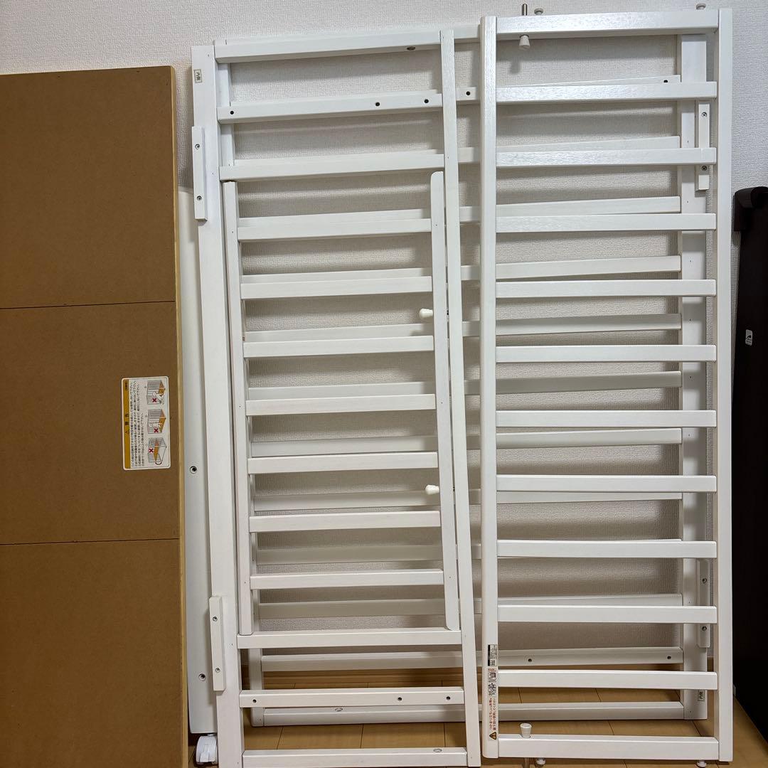 カトージ　ベビーベッド　ホワイト