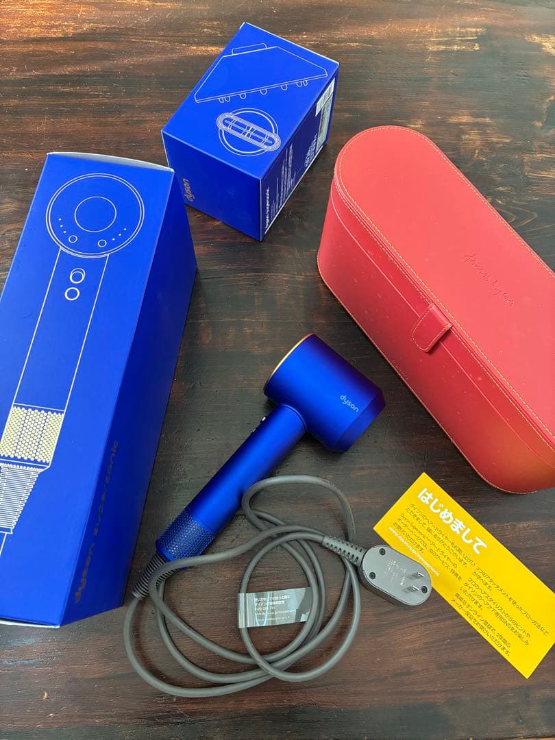 Dyson ヘアドライヤー 付属品未使用　収納ケース付き　金箔