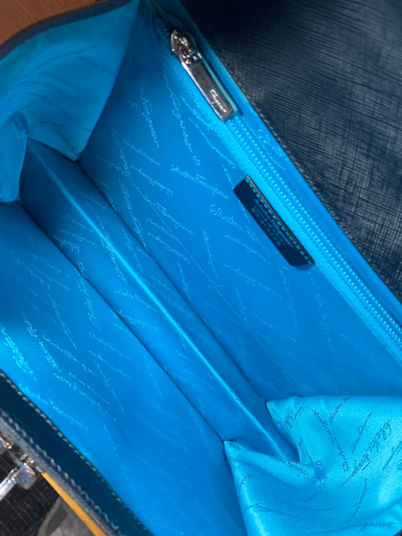 Salvatore Ferragamo ガンチーニ ハンドバッグ 黒 レザー