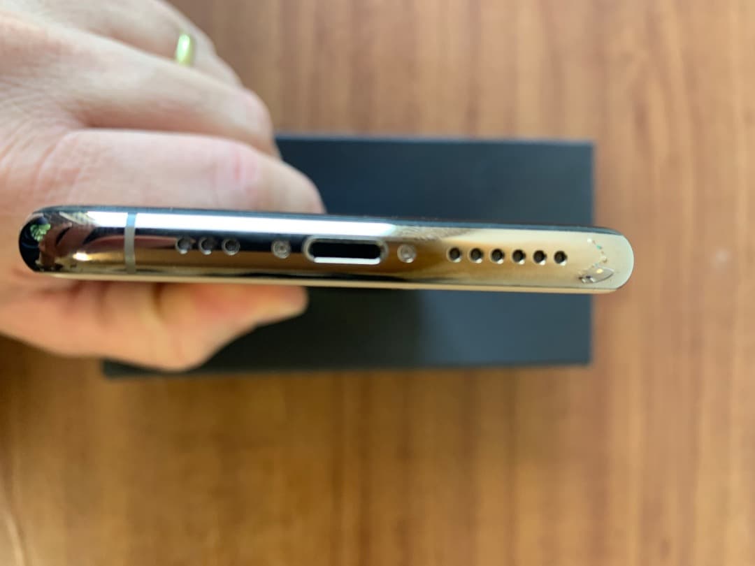 か*ん様 iPhoneXS 512GB 中古 docomo ゴールド スマホ