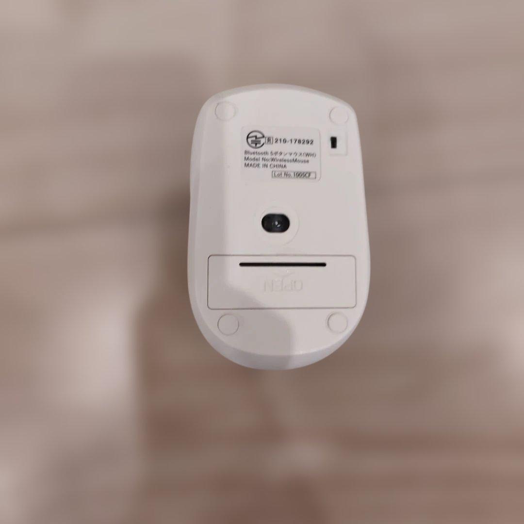 Apple iPad シルバー 本体 + キーボード・マウス・カバー