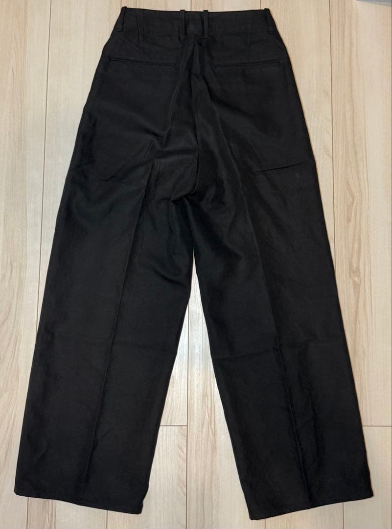 AURALEE リネンチノパンツ