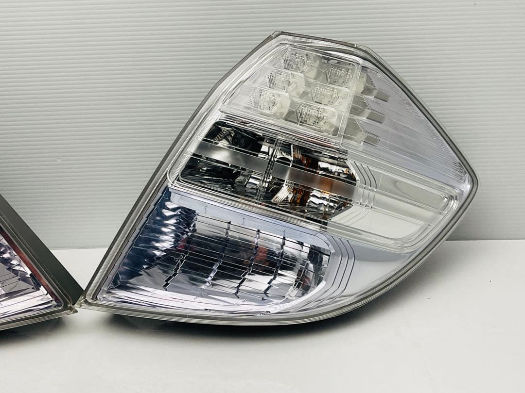 フィット ハイブリッド LED テールライト テールランプ P9883