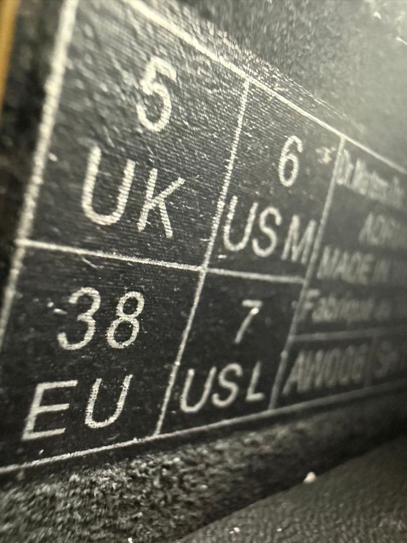 ほぼ新品未使用ドクターマーチン タッセルローファーUK5