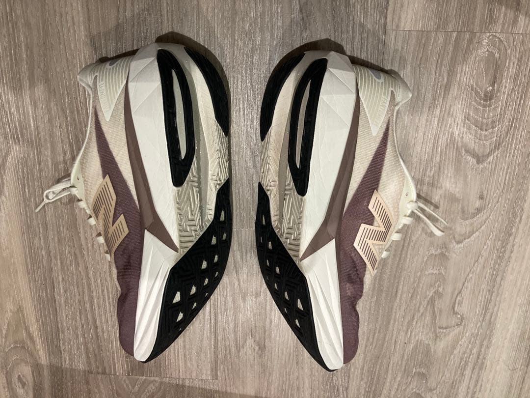 ニューバランス　フューエルセル レベル v5