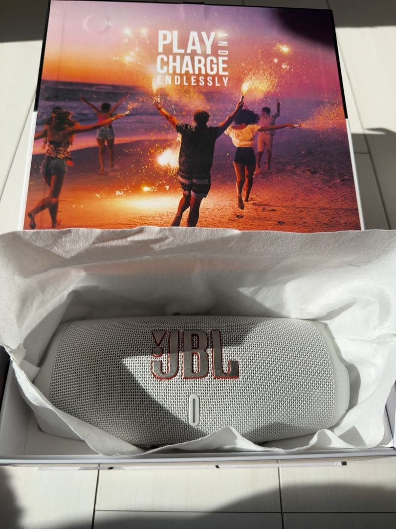 JBL CHARGE5 White Bluetoothスピーカー