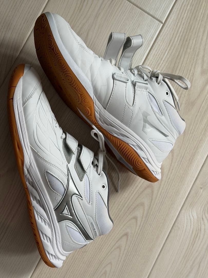 ミズノ バドミントンシューズ ウェーブファングST 26.5cm 3E