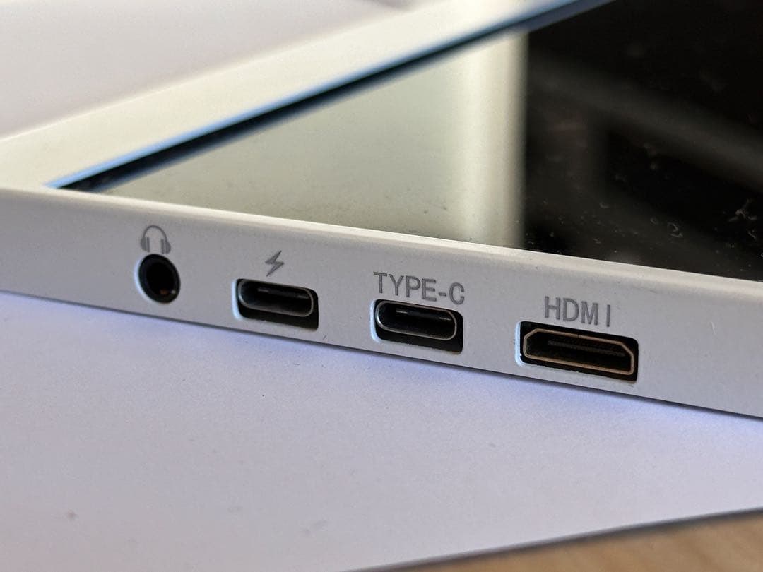 横長シャーシサブスクリーン（14インチ/4k/IPS)白