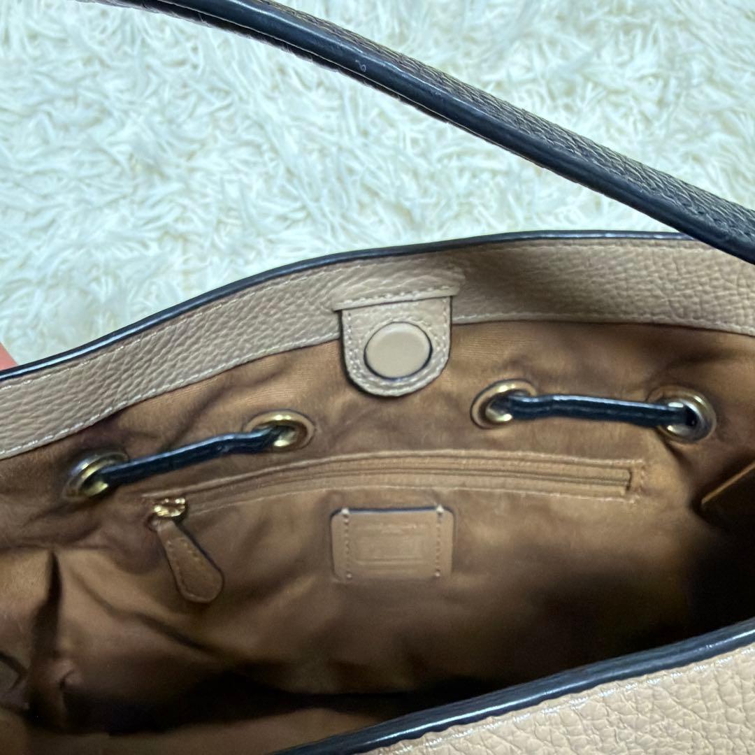 COACHアンディクロスボディバッグ