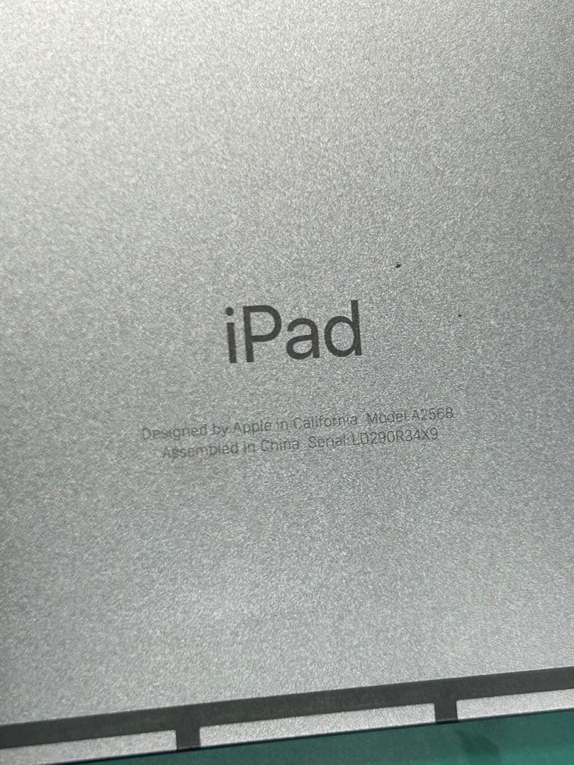 iPad スペースグレー 画面に縦線あり