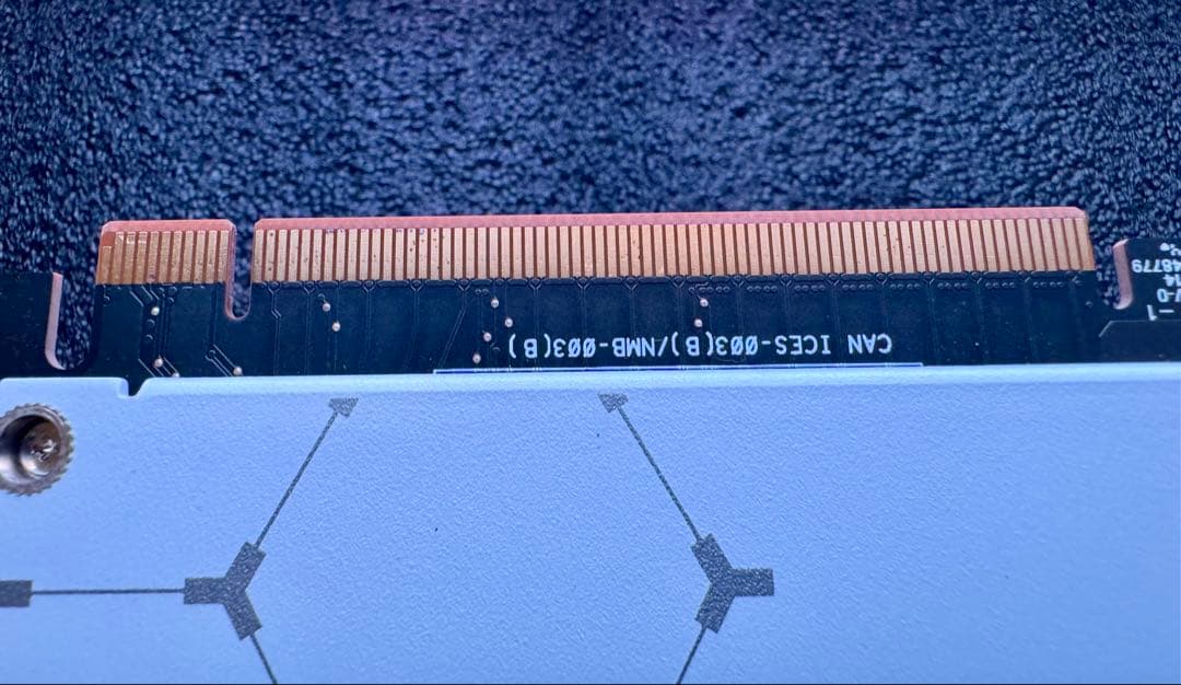 グラフィックボード・グラボ・ビデオカード ASUS TUF GAMING Radeon RX 7800 XT White