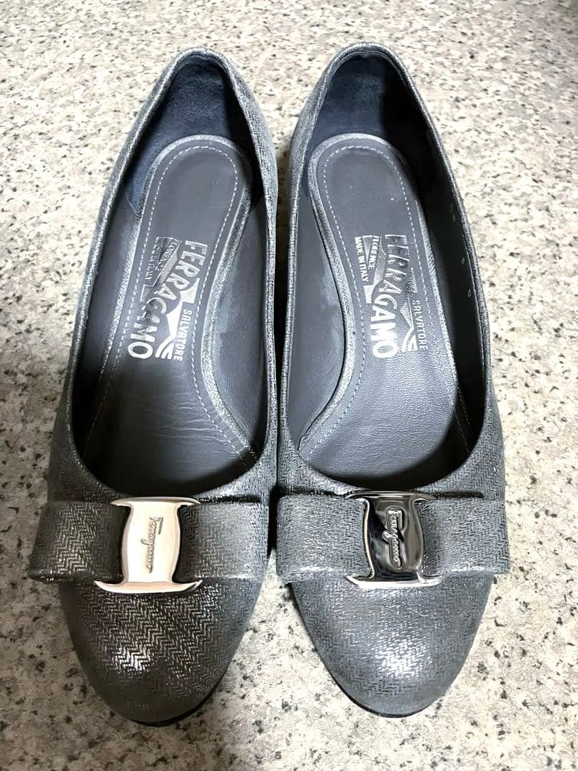 Ferragamo ヴァラ リボン 35mm パンプス