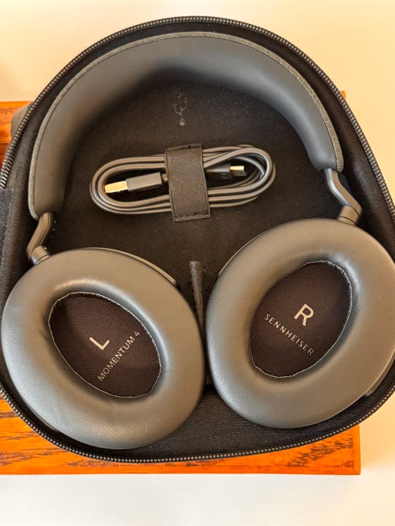 ゼンハイザーのワイヤレスヘッドホンMomentum 4 Wirelessブラック