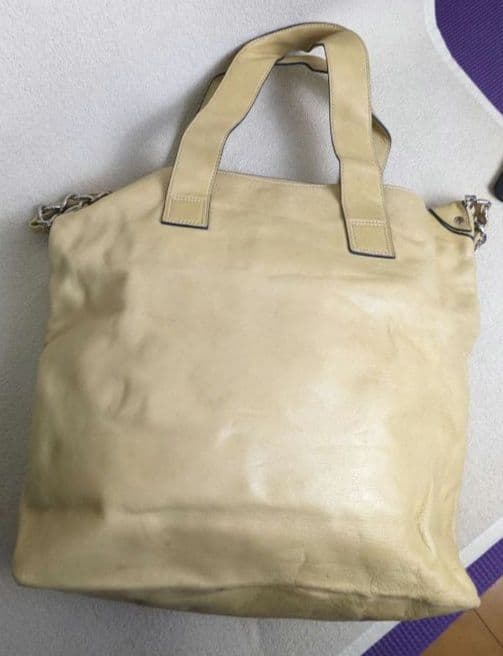 シャネル カーフレザー ハンドバッグ クリームイエロー CHANEL ココマーク