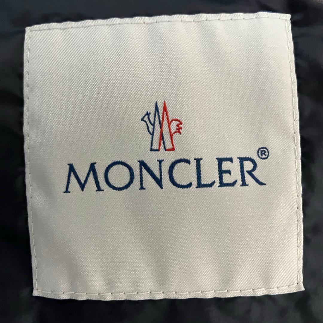 MONCLER　ダウンベスト　グレー　ロゴパッチ　　クリーニング済