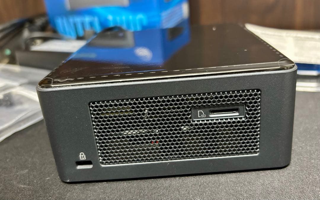Intel NUC ミニPC BOXNUC8I3BEH 16G/256G