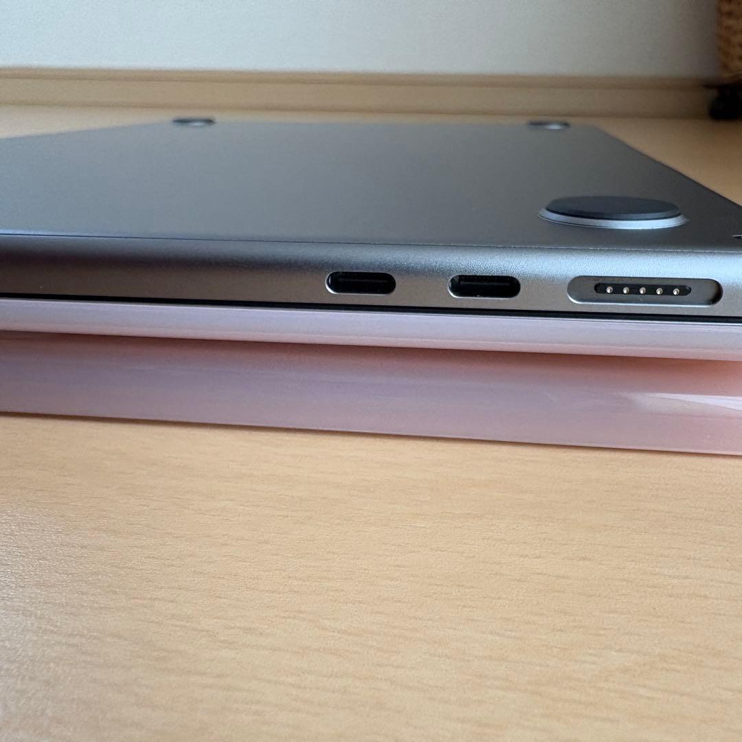 【美品】Apple MacBook Air M2チップ256GB　スペースグレイ