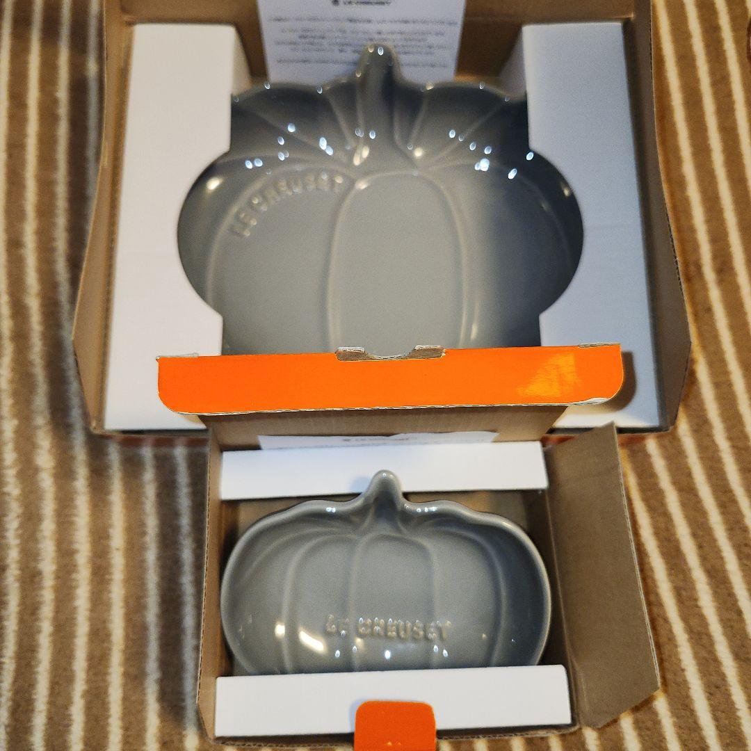ル・クルーゼ カボチャ型皿 大小セット